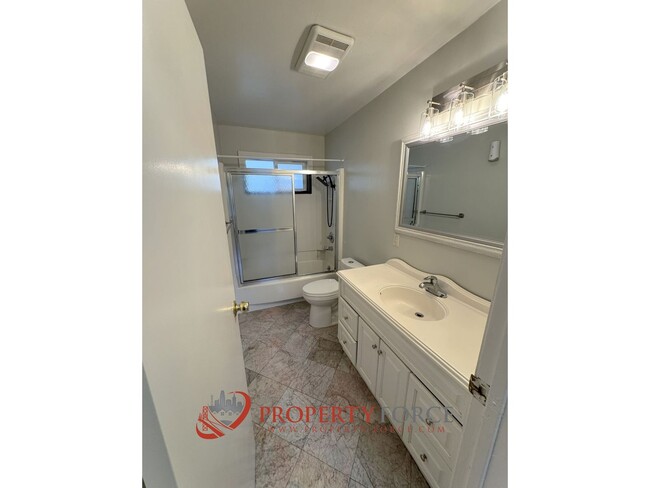 Building Photo - 116 Madrone Ave