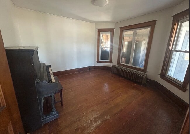 Building Photo - 902 9th Ave