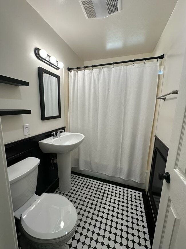 Building Photo - BEACH & BAY - BEAUTIFULLY RENOVATED HOME