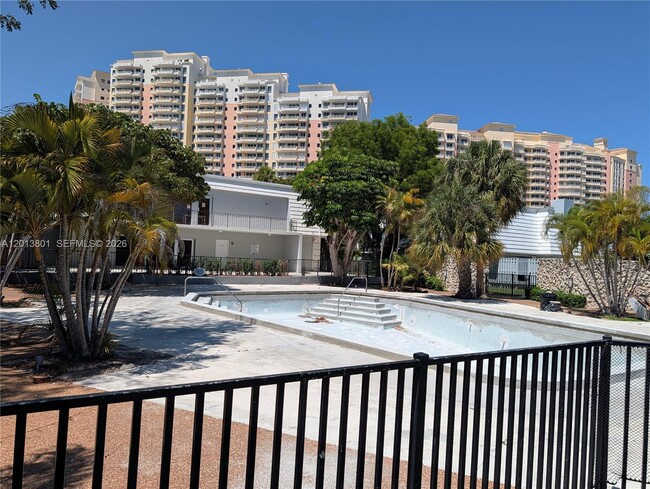 Building Photo - 210 Seaview Dr