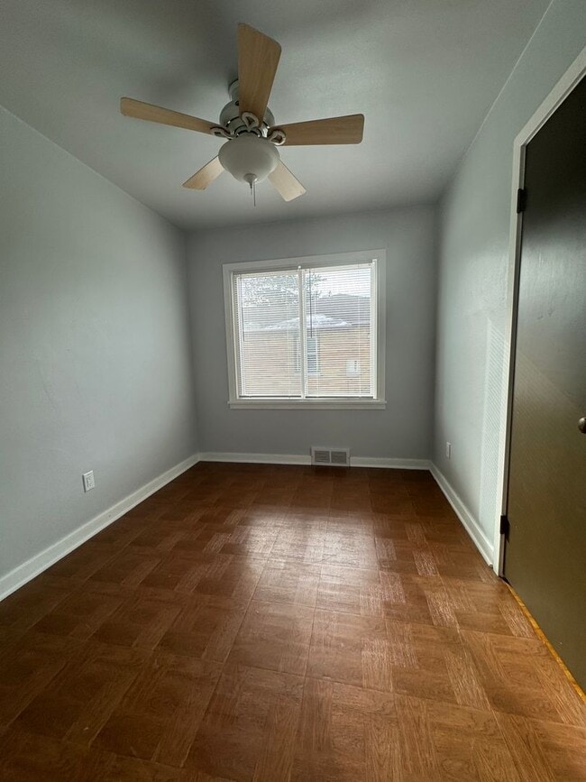 Building Photo - Beautiful 3 Bedroom 1 Bath Ranch Style Sin...