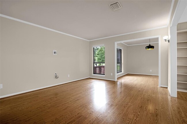 Building Photo - 319 Forest Lake Dr