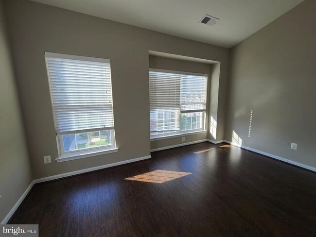 Building Photo - 42625 Homefront Terrace