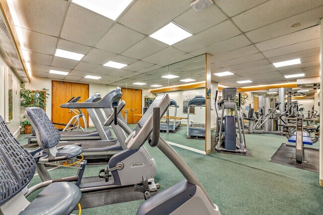 Building Photo - Fully Furnished Condo with the  Best Views and Amenities in Hawaii Kai
