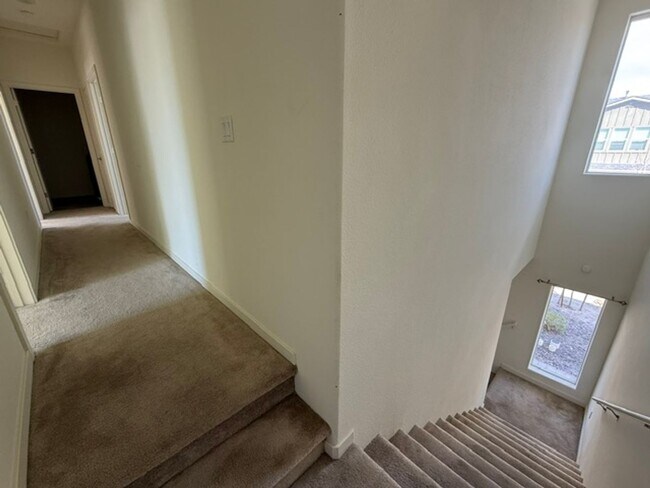 Building Photo - Charming Sun Valley Home with Generous Yard