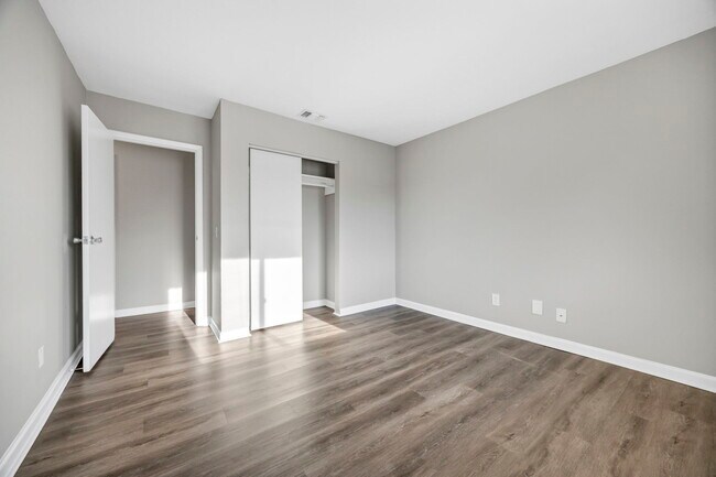 Building Photo - 109 Menlo Dr