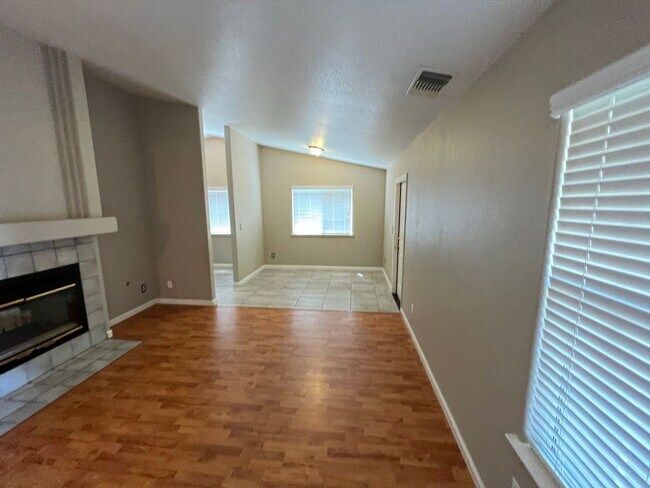 Building Photo - Upgraded Orangevale Home on Corner Lot