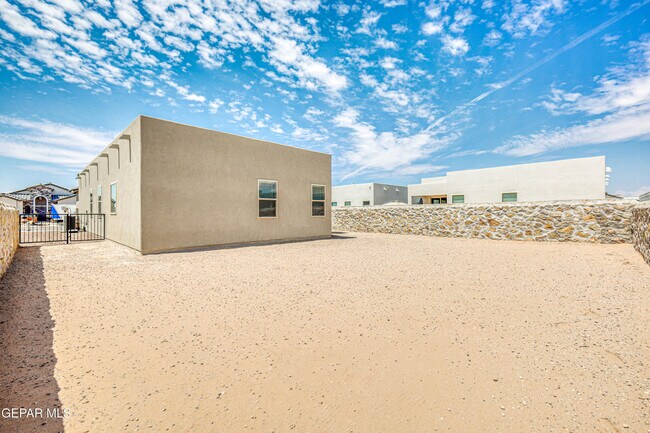 Building Photo - 916 Pettus Pl