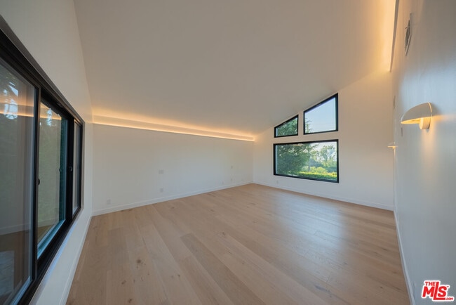 Building Photo - 13302 Mulholland Dr