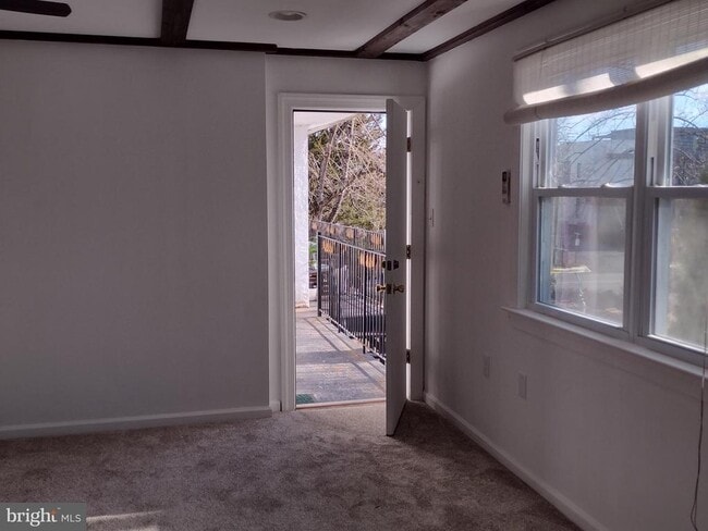 Building Photo - 131 N Main St