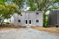 Building Photo - Newly Renovated 2 Bedroom, 1 Bath Duplex within walking Distance to UVA!