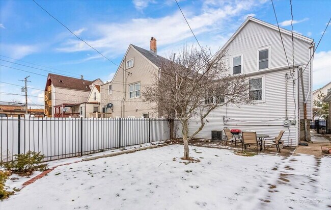 Building Photo - 1932 N Karlov Ave