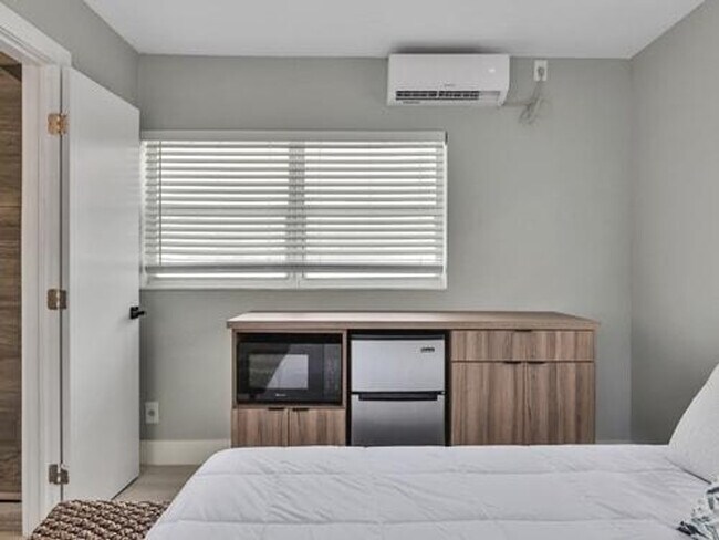 Building Photo - 320 Walnut St