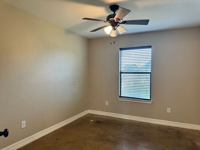 Building Photo - 15786 County Rd 472