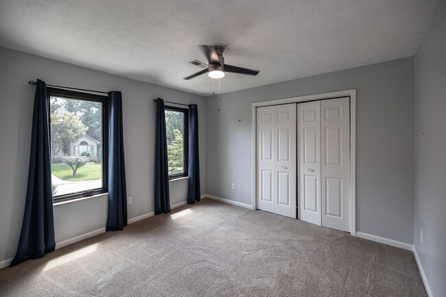 Building Photo - 5516 Oakside Dr