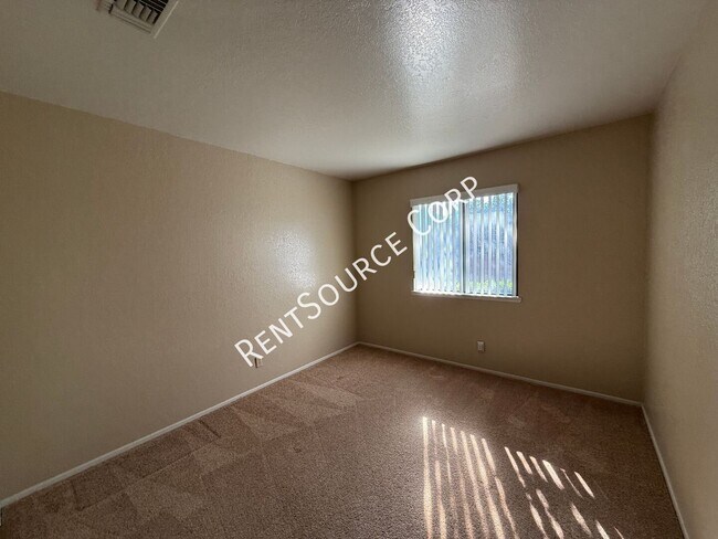 Building Photo - 44861 Laszlo St