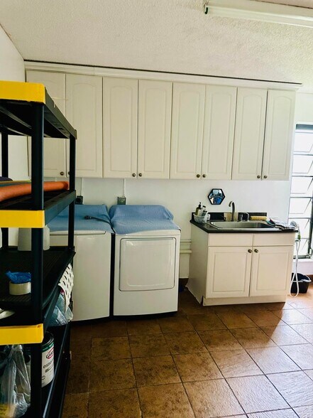 Building Photo - 5077 Forsythia St