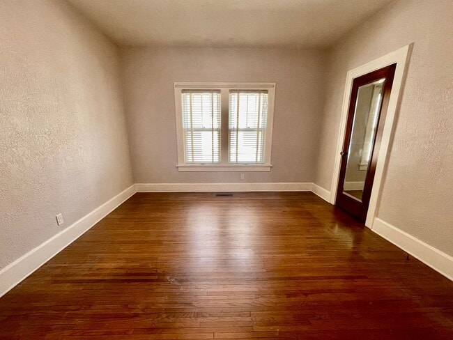 Building Photo - Charming 2-Bedroom Home with Hardwood Floors & Private Driveway!