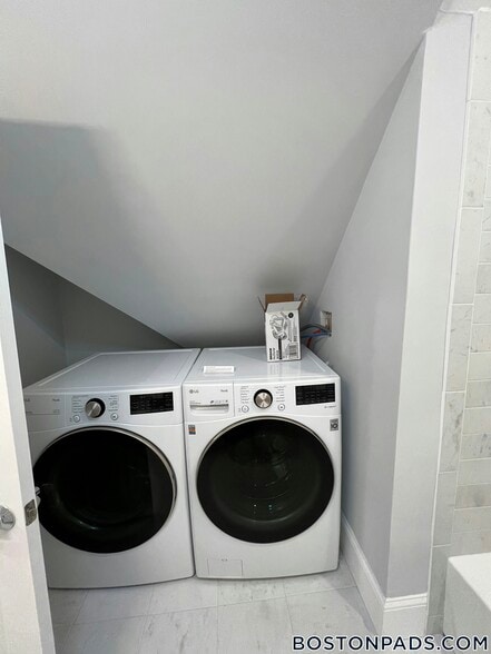 Building Photo - 158 Morrison Ave