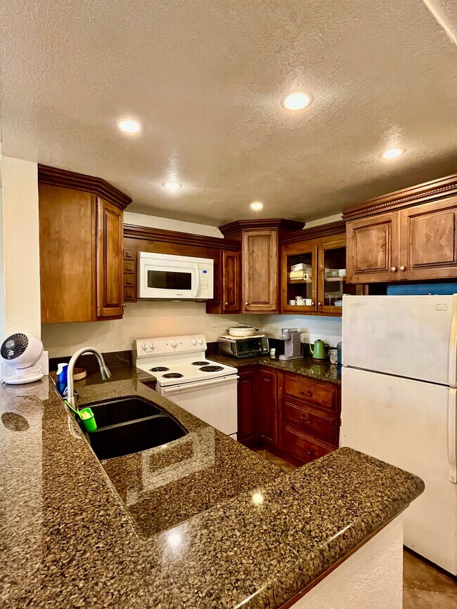 Building Photo - 3440 Lebon Dr