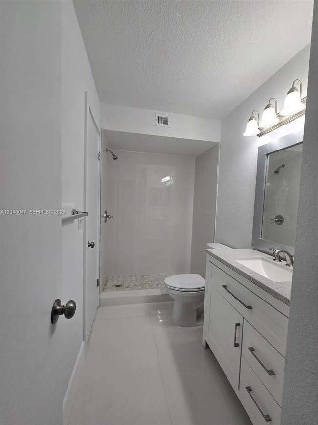 Building Photo - 595 Vista Isles Dr