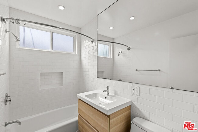 Building Photo - 1434 24th St