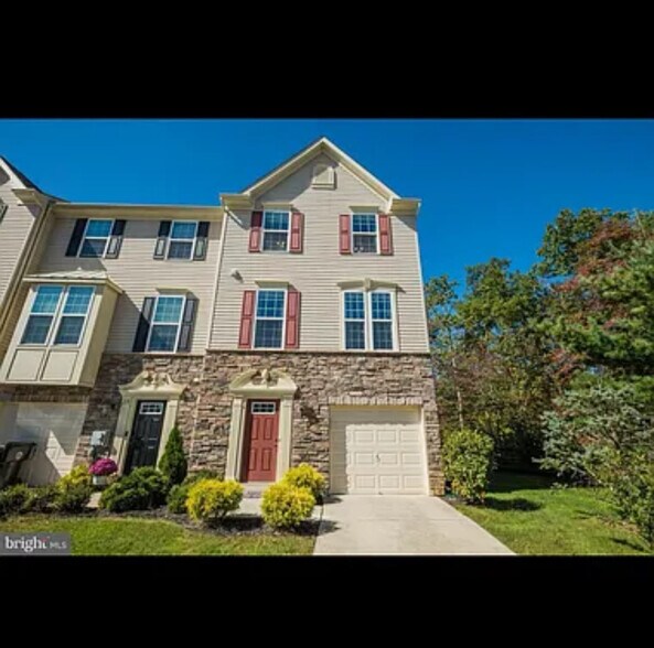 Building Photo - 18 Tavern Ln