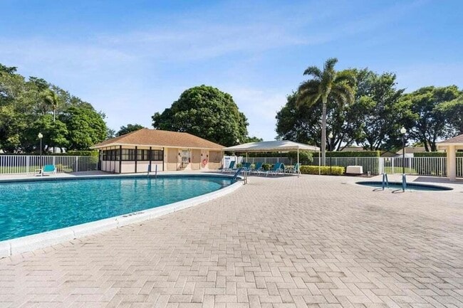 Building Photo - 2363 NW 13th Ct