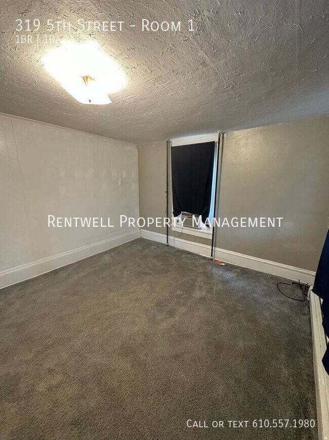 Building Photo - 319 5th St