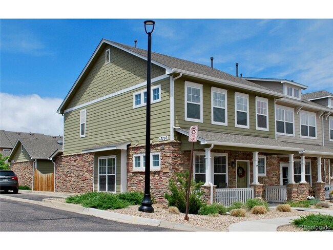 Building Photo - Available 4/2: Beautiful End Unit Townhome in Cherrywood Park