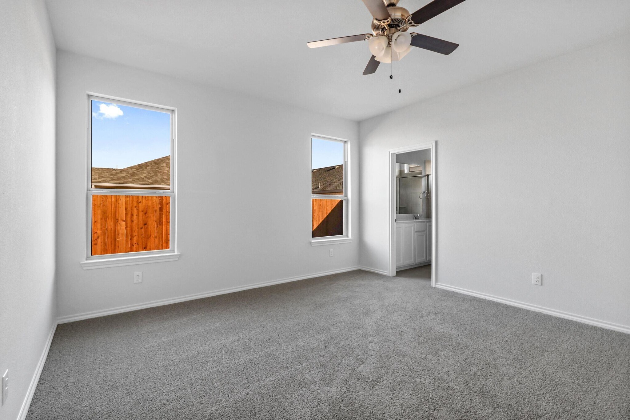 Building Photo - 3308 Dahlia Dr