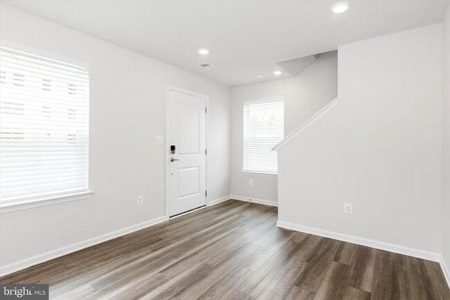 Building Photo - 405 17th Ave