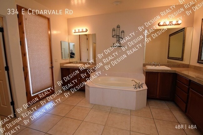 Building Photo - 334 E Cedarvale Rd