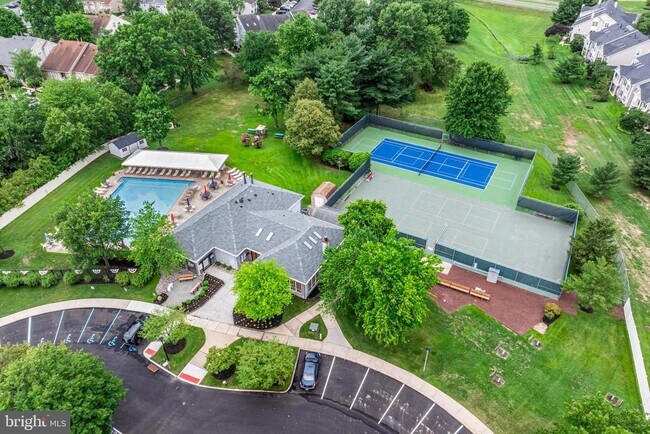 Building Photo - 3520B Neils Ct