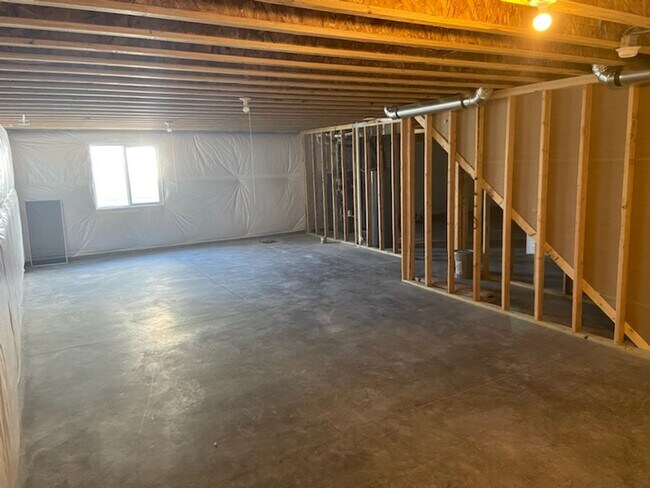 Building Photo - Luxury Newer Construction Home with Attach...