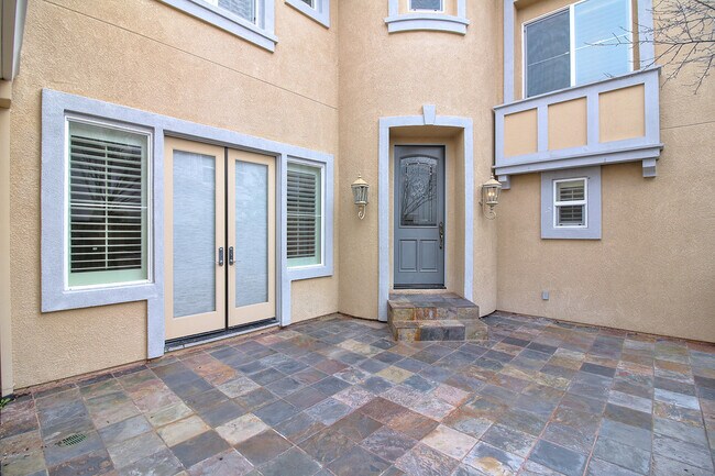 Building Photo - Beautifully Maintained Home in Desirable W...