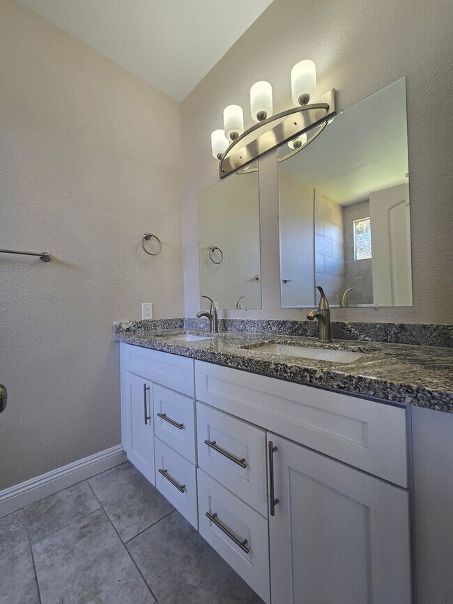 Building Photo - A Fabulous 4 Bedroom Single Story Home at the Lakes