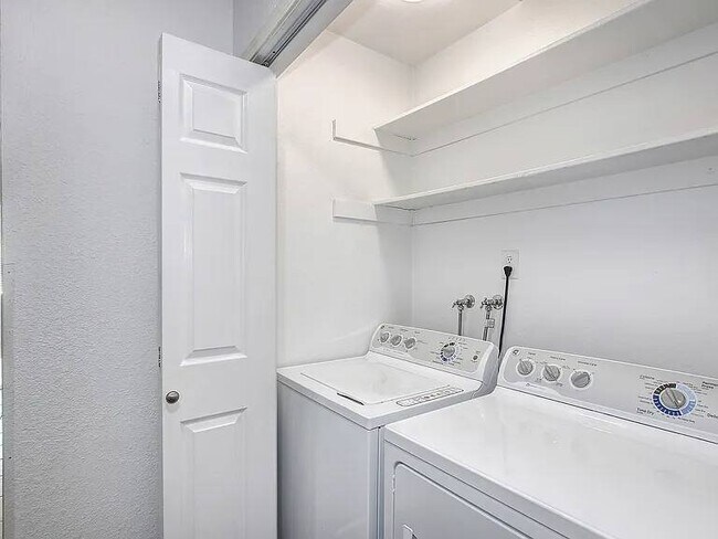 Building Photo - 6632 Branchwater Way