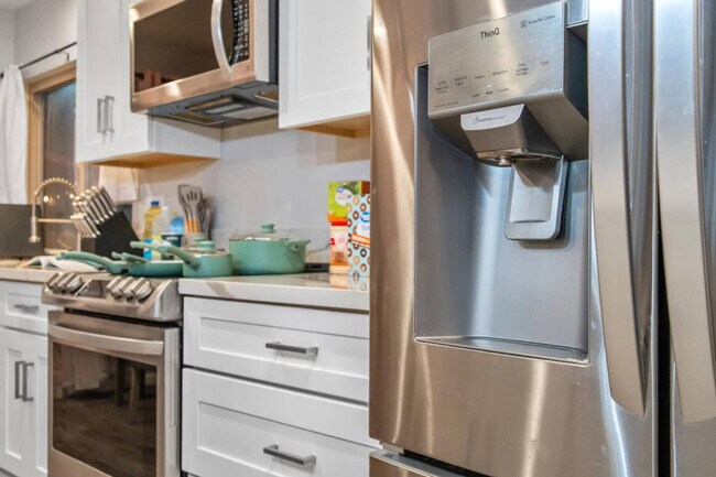 Building Photo - 13075 Old West Ave