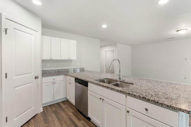 Building Photo - 610 Riverwalk Cir