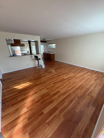 Building Photo - 1843 Santa Fe Ave