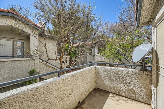 Building Photo - Beautiful Condo in Gated Community - Near Harry Reid Airport