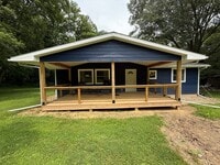 Building Photo - Beautiful 2 Bedroom in Secluded Area