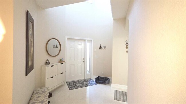 Building Photo - 504 W Palm Aire Dr