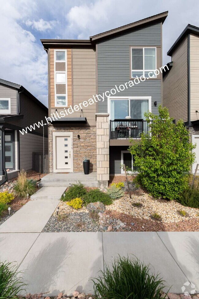 Building Photo - Stunning 3-Story urban style house for rent