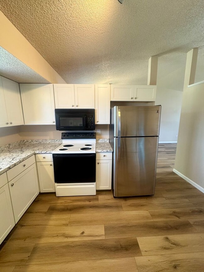 Building Photo - 4 Bedroom Home in Village 7, Centrally Loc...