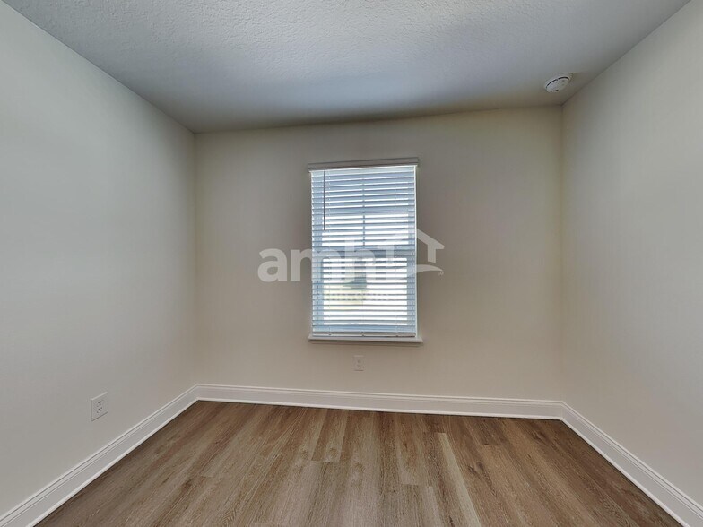 Building Photo - 5702 Oesterle Rd