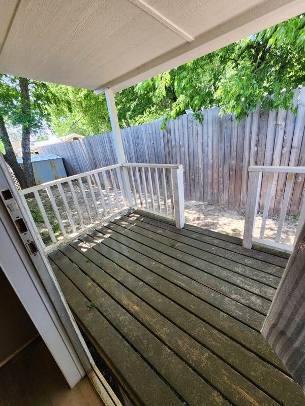 Building Photo - 922 Ashwood Dr