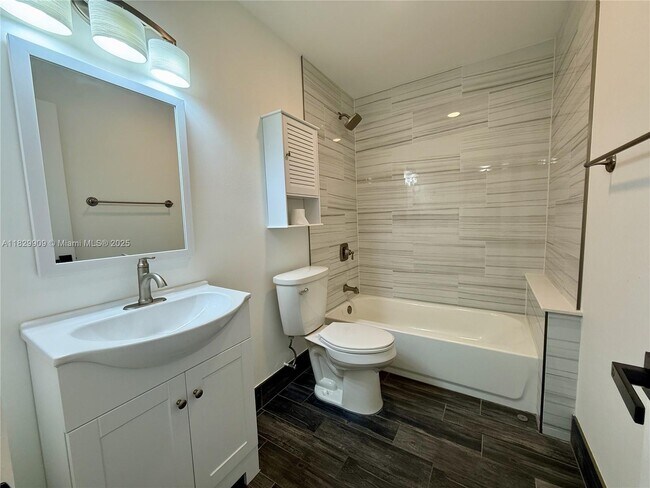 Building Photo - 1044 S Independence Dr