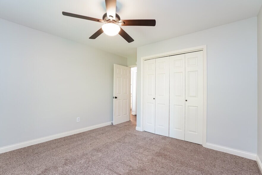Building Photo - 104 Luna Ln